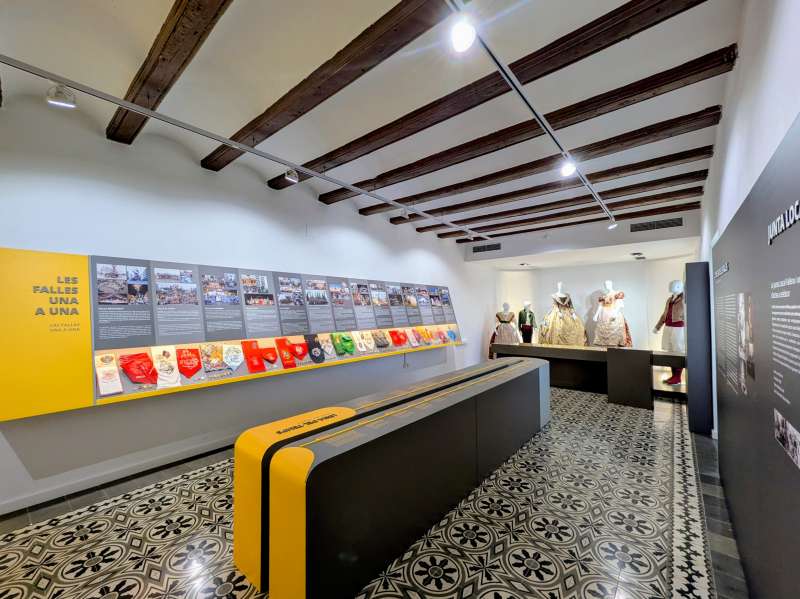 Exposici� de Falles al MucBe de Benicarl�.  EPDA