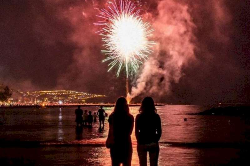 Fuegos artificiales en San Juan en Benicssim. EPDA