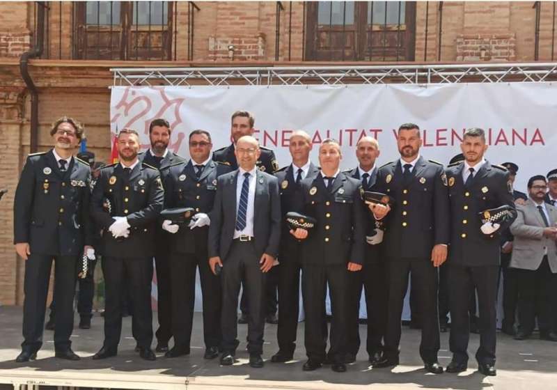 Dotze policies locals d?Alaquàs condecorats per la Generalitat./EPDA