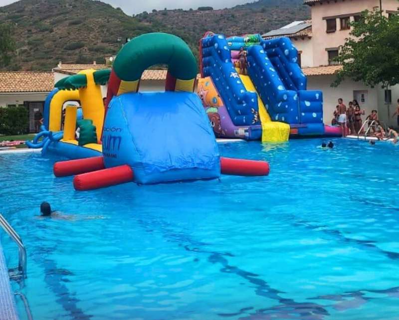 Colchonetas en una piscina. EPDA