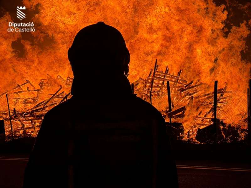 Imagen del incendio facilitada por la Diputaci�n de Castell�n.
