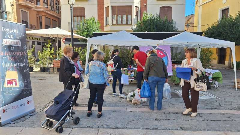 Personas en la ruleta de premios. EPDA