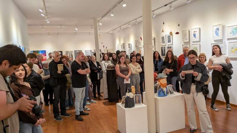 Gran afluencia de p�blico en la inauguraci�n de la exposici�n. EPDA