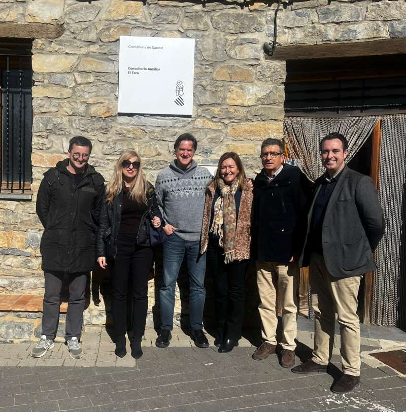 Arenes y Su�rez en consultorio la Villa de El Toro. EPDA