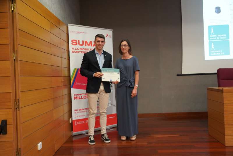 Ribes recibe el primer premio de la Semana de la Movilidad. /EPDA 
