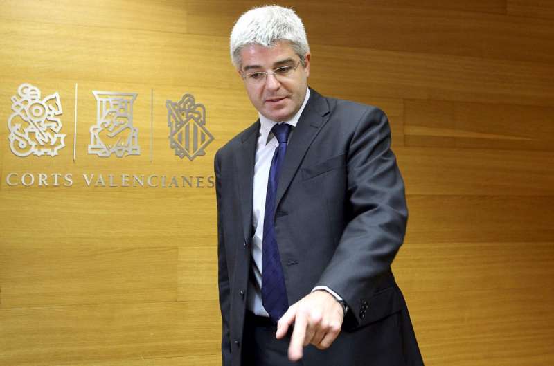 El ex director general de RadiotelevisiÃ³n Valenciana, JosÃ© LÃ³pez Jaraba, a su llegada a la comisiÃ³n de Les Corts Valencianes. Archivo/EFE/Manuel Bruque
