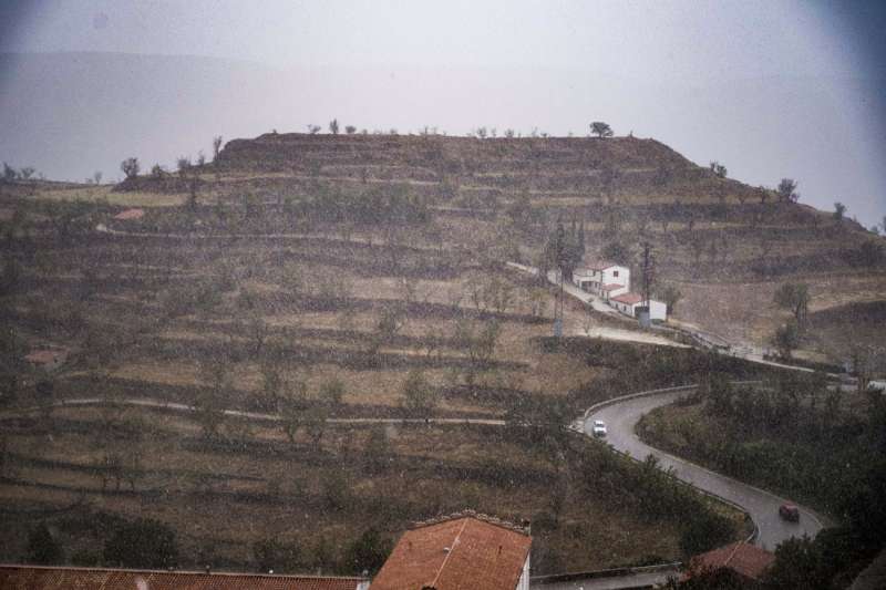 Un fuerte aguacero ha descargado la tarde de este martes sobre la localidad castellonense de Morella.EPDA