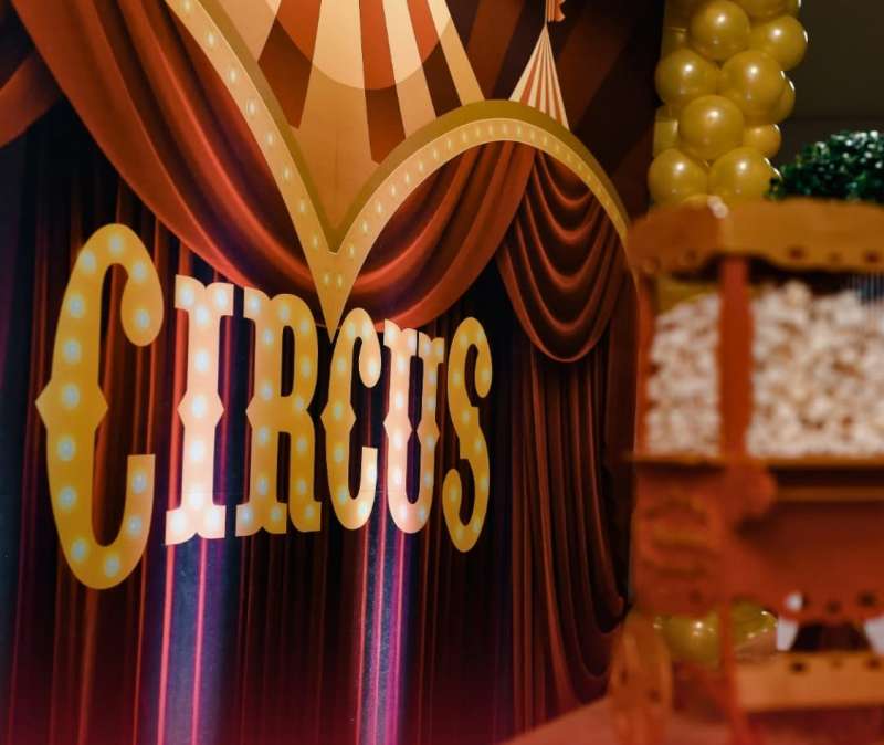 El circo llega a Chvar. EPDA