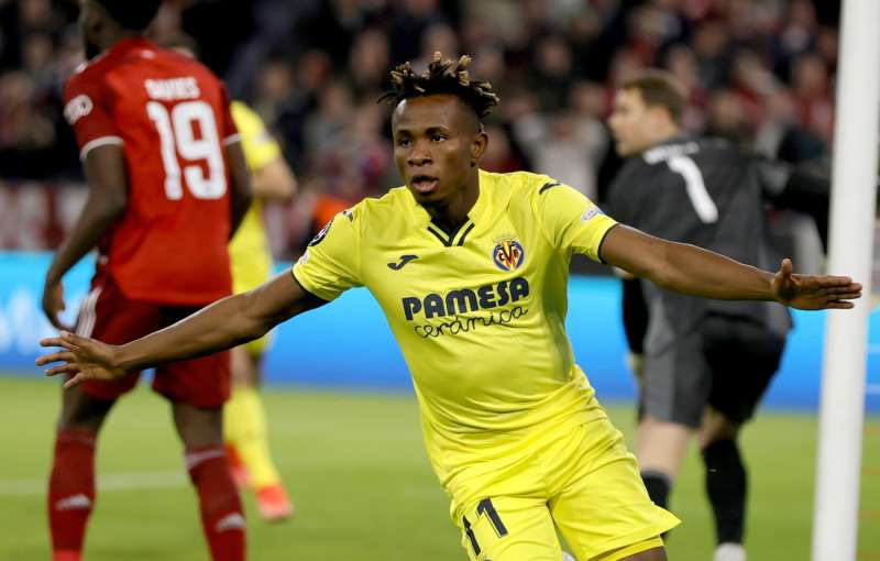 Samuel Chukwueze celebra el gol que dio el pase al Villarreal a las semifinales de la Liga de Campeones ante el Bayern. /EFE