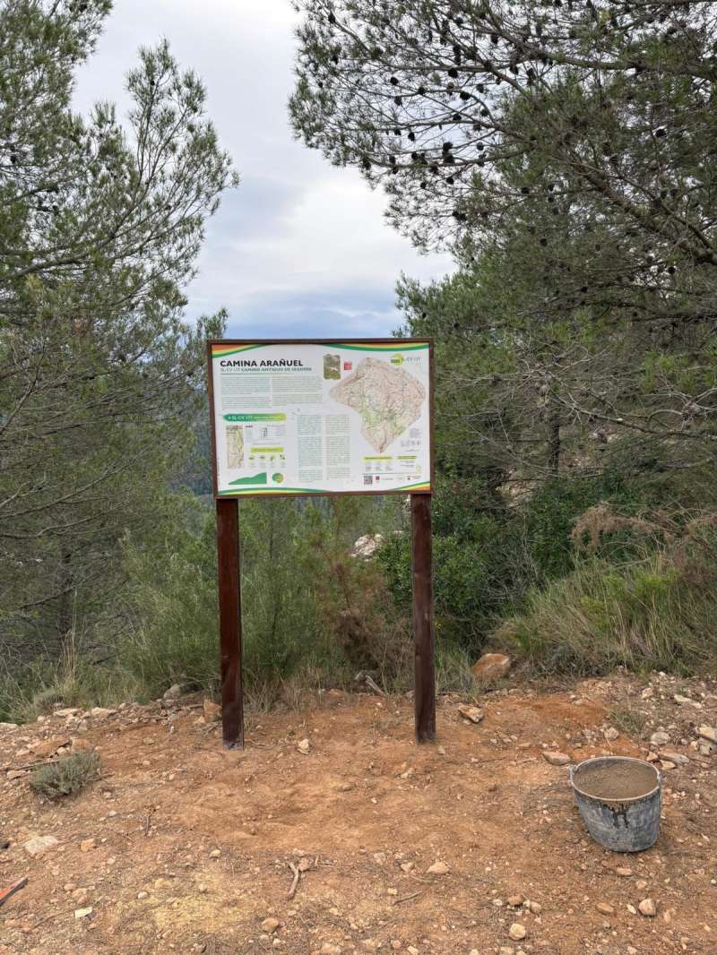 Nueva se�alizaci�n del sendero. EPDA