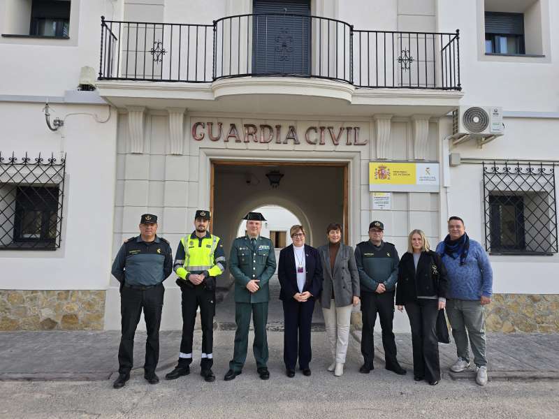 Visita al cuartel de la subdelegada del Gobierno y la alcaldesa.EPDA