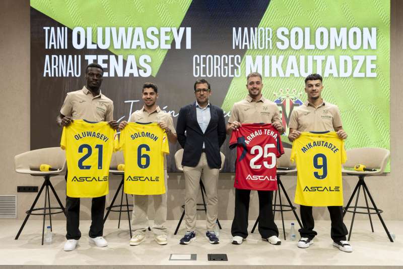 Roig Negueroles con los cuatro ltimos fichajes del Villarreal EFEVillarreal CF