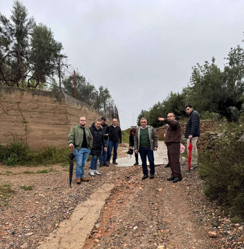 El conseller dAgricultura, Aigua, Ramaderia i Pesca, Miguel Barrachina, a un cam rural dAltura.EPDA
