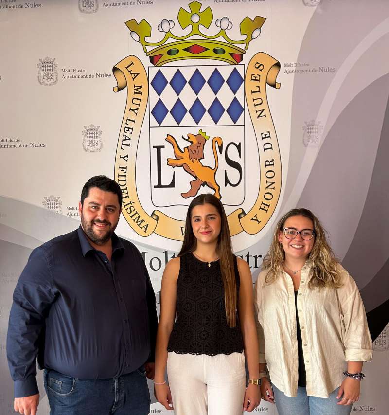 aura Gmez ha estat rebuda a l?Ajuntament de Nules per l?Alcalde de Nules, David Garca, i la regidora de Festes, Blanca Silvestre. epda