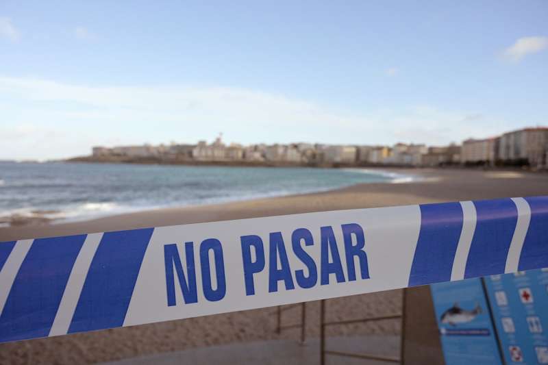 Una playa cerrada al pblico, en una imagen de archivo. EFEMoncho Fuentes
