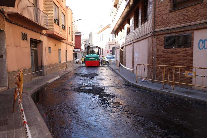 Obras de pavimentacin en la calle Sant Joan de la Creu de Burriana.  EPDA