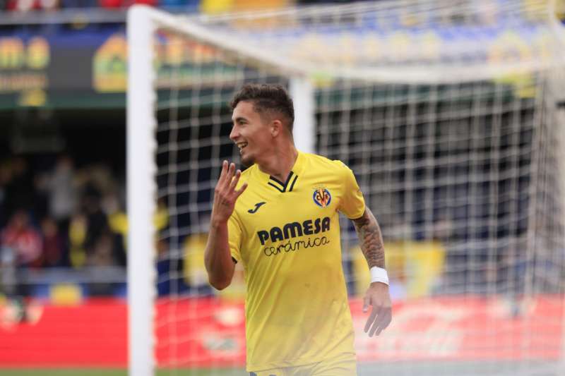 El delantero del Villarreal,Yeremi Pino celebra su cuarto tanto durante el encuentro entre el Villarreal contra el RCD Espanyol. EFE/ Domenech CastellÃ³
