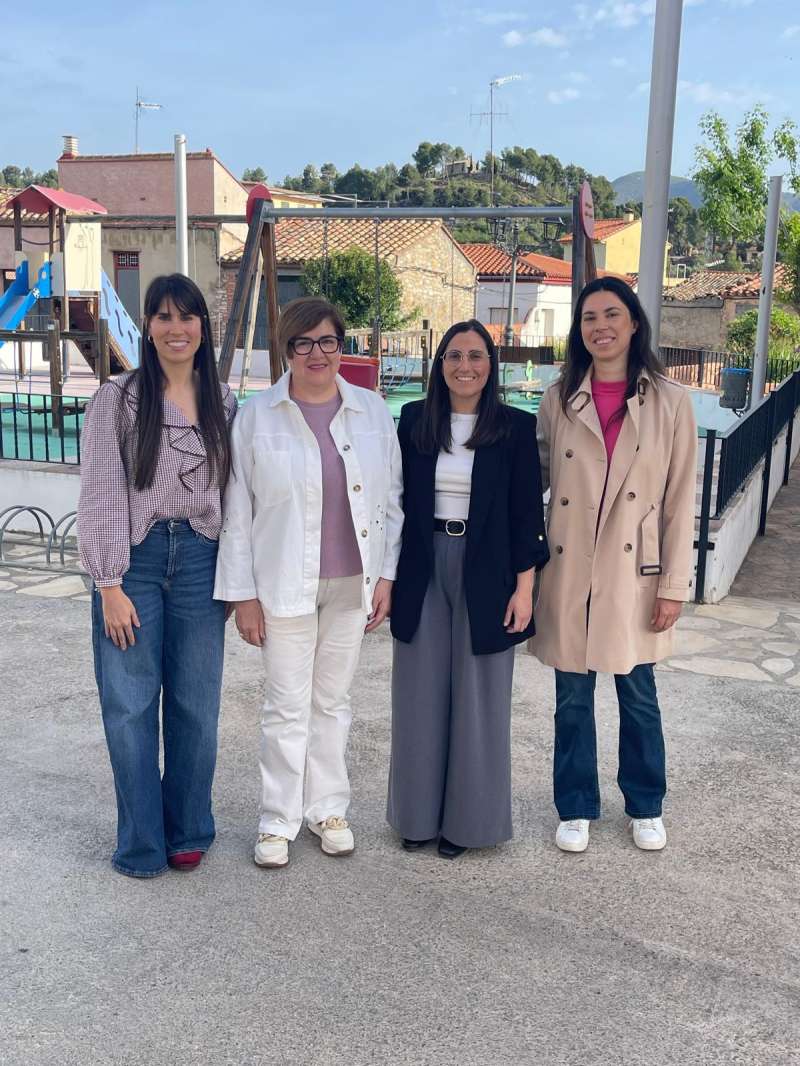 Visita de Antonia Garc�a Valls a Benafer. EPDA