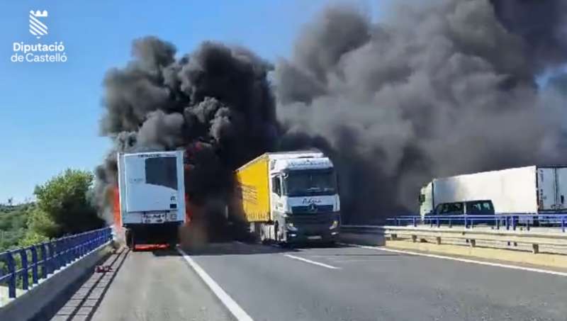 Una imagen del incendio facilitada por los bomberos de Castellón. /EPDA