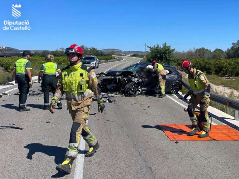 Imagen facilitada por el consorcio provincial de bomberos de Castelln del accidente de Vinars. EFEBomberos
