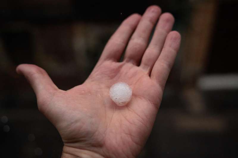 Imagen de archivo de una bola de granizo. FEBiel Alio Archivo
