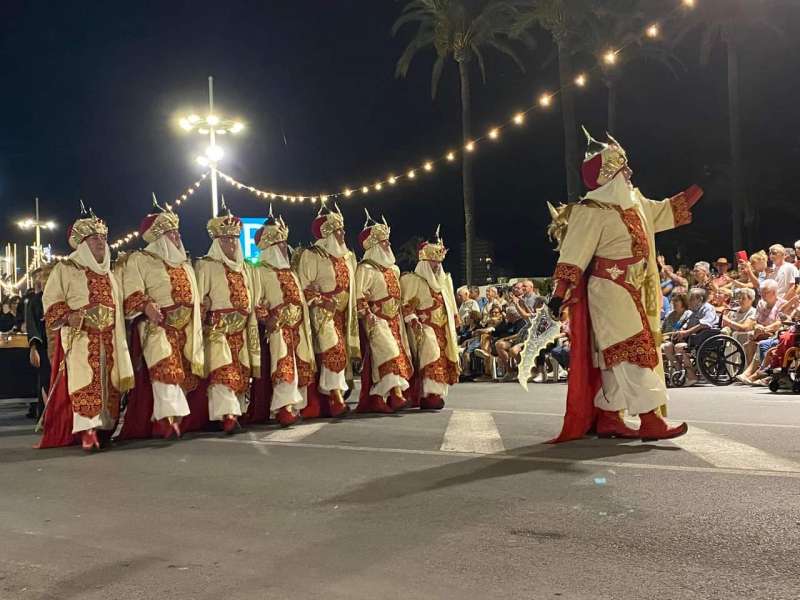 Imagen del desfile de moros y cristianos. /EPDA