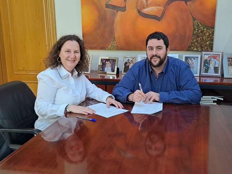 Firma de convenio entre el Ayuntamiento de Nules y el Club Raheem.  EPDA