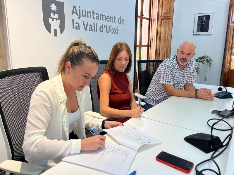 Un instante durante la firma del convenio. EPDA