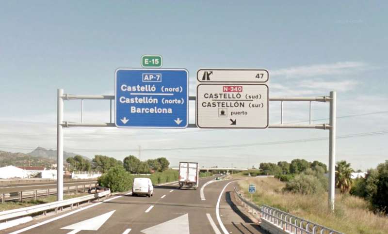 Cartell amb el topnim bilinge de Castell en una eixida de lAP-7 en 2018. GOOGLE MAPS
