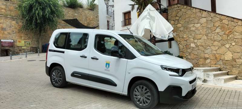 Coche elctrico adquirido por el Ayuntamiento de Cortes de Arenoso | EPDA