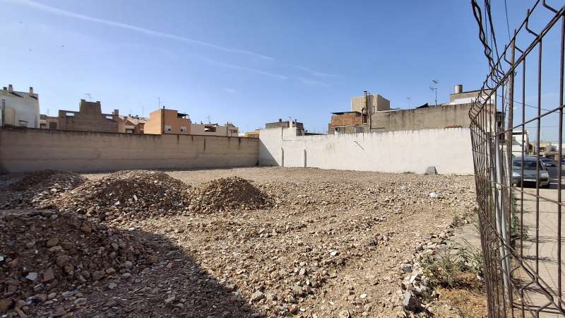 Terraplenado en la parcela de la calle de Eslida de Vila-real. EPDA