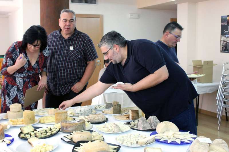 Imagen de archivo de otra edicin anterior de la feria del queso de Montanejos.  A. M. 