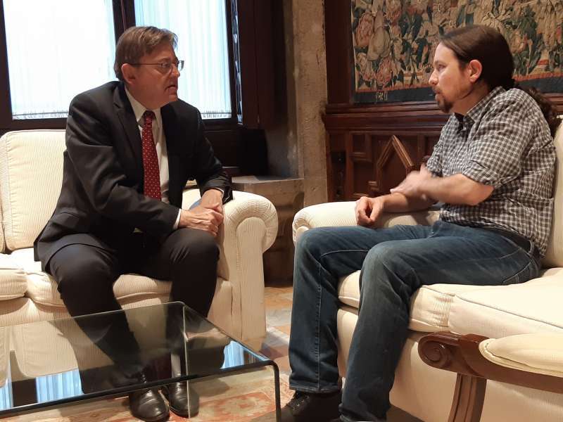 Pablo Iglesias en una reuniÃ³n con Ximo Puig. FOTO EPDA