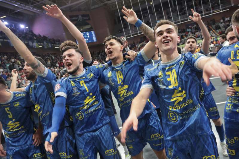 Los jugadores del Pescola celebran la victoria ante el Palma Futsal en la final de la Copa de Espaa de ftbol sala. EFEArchivo
