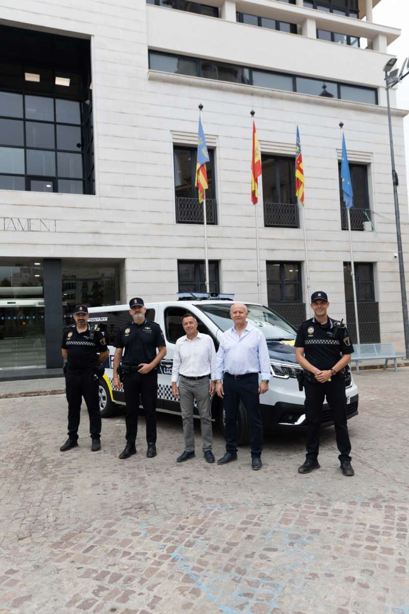 Presentacin del nuevo furgn policial de Burriana. EPDA