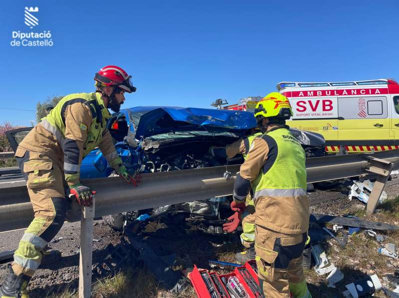 Imagen de la intervenci�n de los bomberos del consorcio provincial.  EPDA 