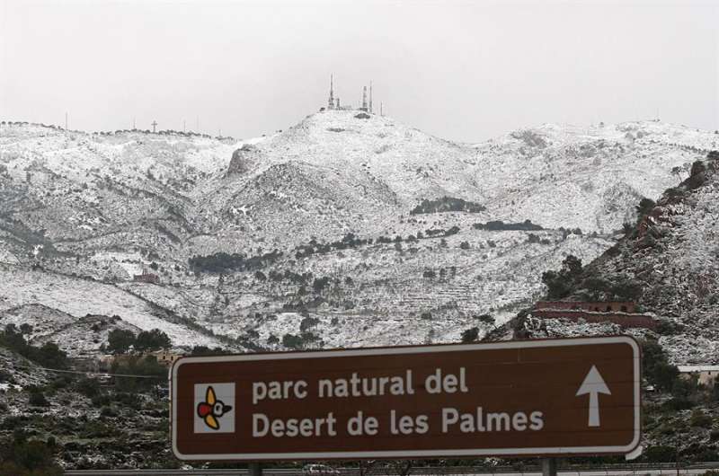 En la imagen, nieve en el paraje natural del Desert de les Palmes, en Castellón, durante un temporal anterior. EFE