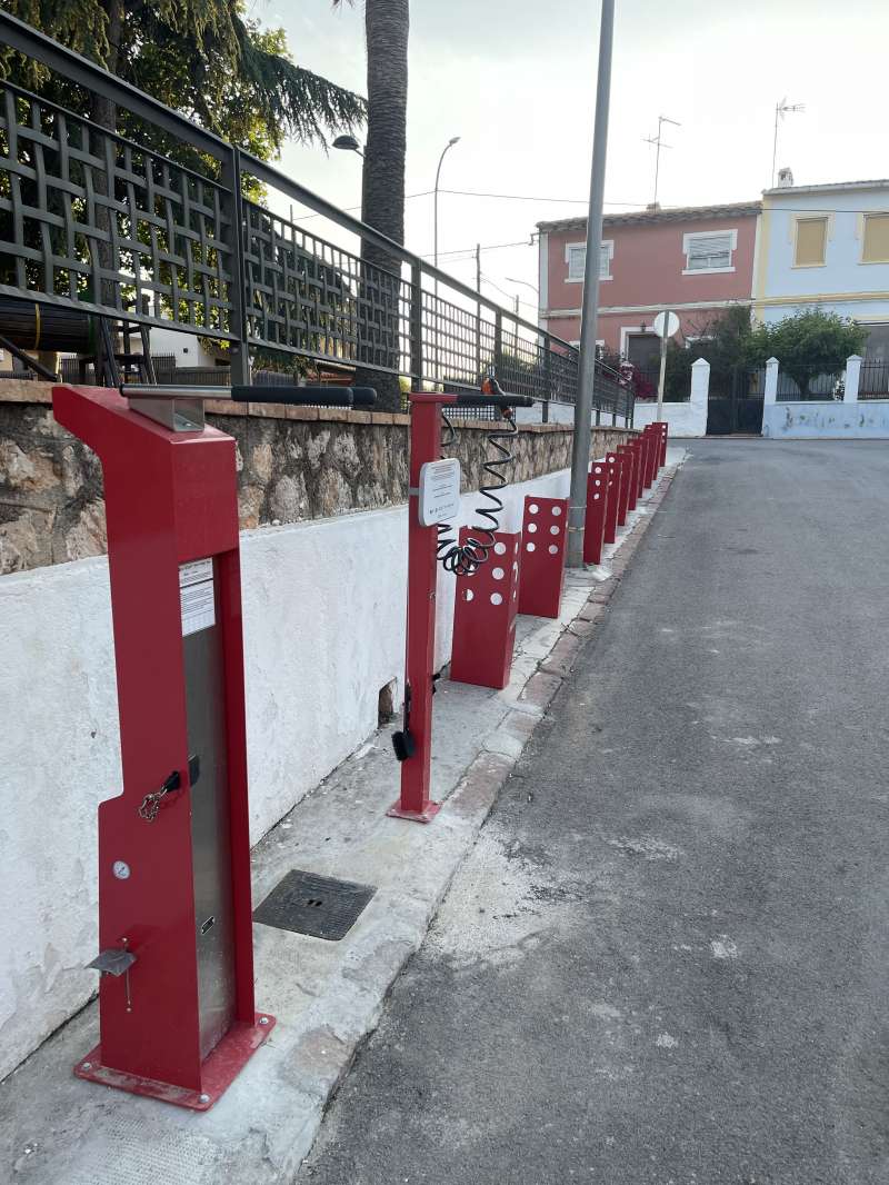 Nueva instalacin para bicicletas en Soneja. J. Gins