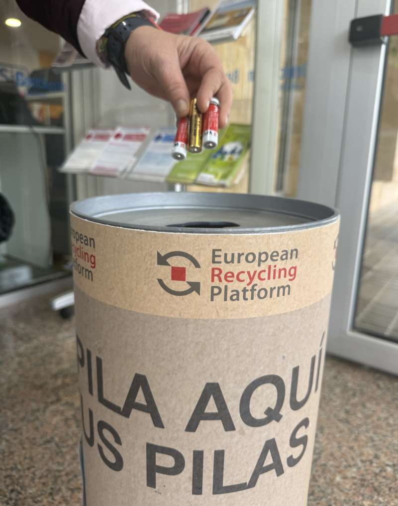 Contenedores de pilas.  EPDA