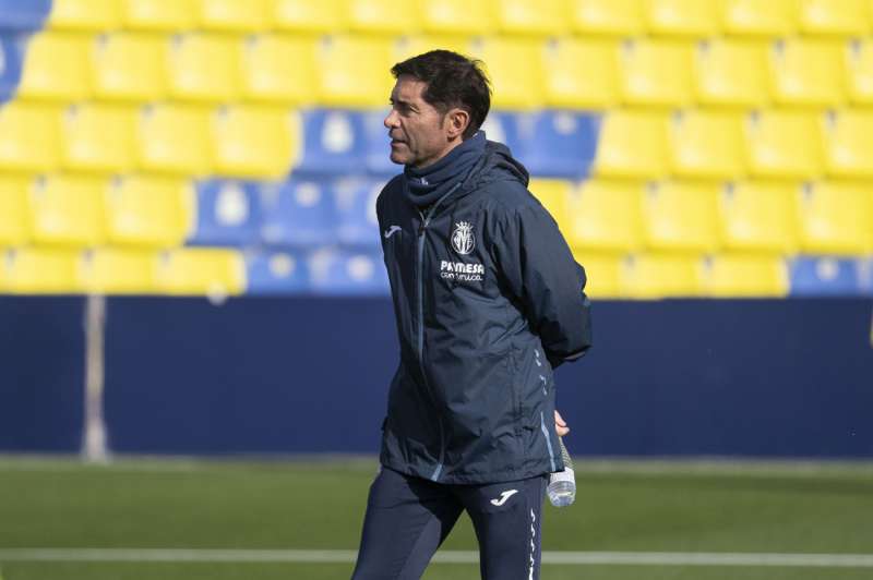 En la imagen, el técnico del Villarreal, Marcelino García Toral, durante un entrenamiento. EFE/Andreu Esteban

