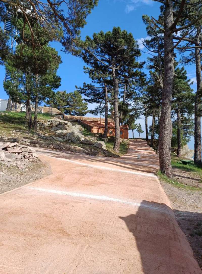 Camino mejorado al Alto de Santa Brbara. EPDA